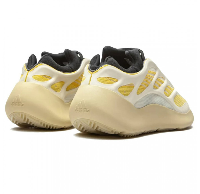 Кроссовки Adidas Yееzy 700 V3 Safflower